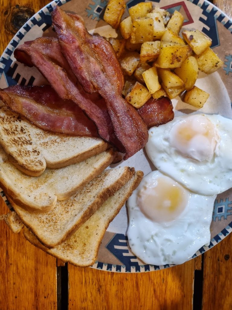 Breakfast Platter, Moun Pleasant Diner, Bread and Butter, Eggs and Bacon, Midtown breakfast